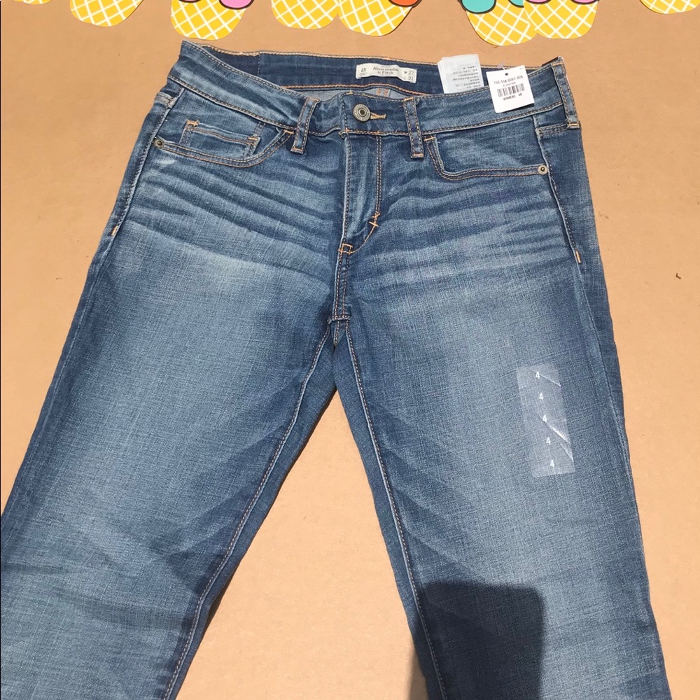 NWT ABERCROMBIE JEANS SIZE 4 super skinny